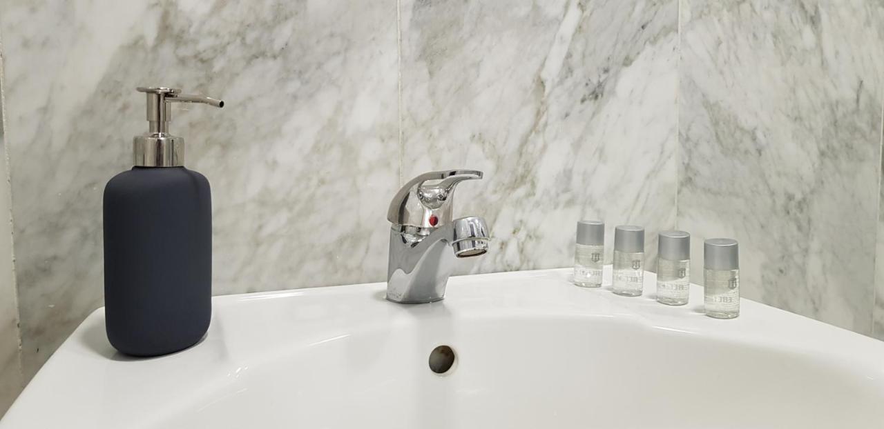 Lux Home - Sierpes Terrace Севилья Экстерьер фото